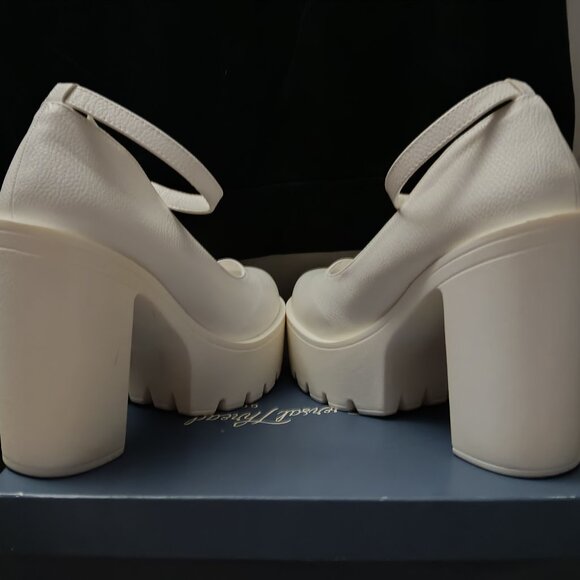 Women's Platform 4'' Heels - Picture 2 of 3